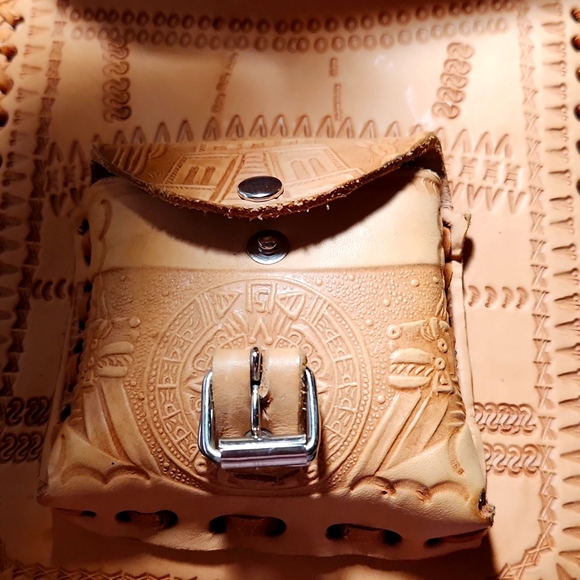 Leather-tooled and hand stitched Western crossbody purse. Artisan. Lg - Picture 4 of 10